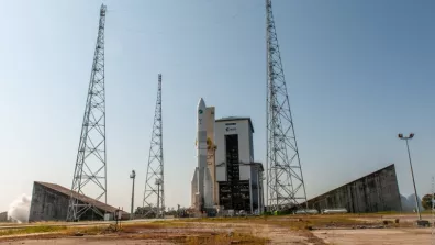 Ariane 6 sur son pas de tir. Court essai du moteur Vulcain 2.1 le mardi 05/09/2023 au Centre Spatial Guyanais.