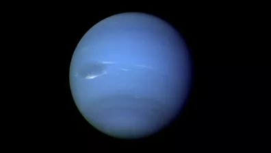 Photo de la planète Neptune prise par la sonde Voyager 2 en 1989. Image en fausses couleurs.