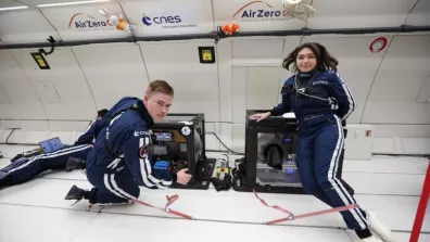 2 élèves du Lycée Jean Zay de Jarny en micropesanteur à bord de l'A310-0G