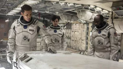 Scène du film Interstellar avec les astronautes à bord du vaisseau spatial