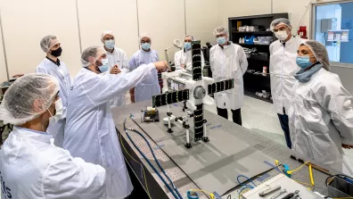 Présentation du nanosatellite NESS au CST