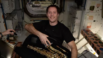 Thomas pasquet et son saxophone dans ISS 