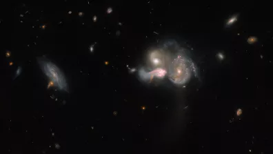 Trois galaxies prêtes à fusionner 